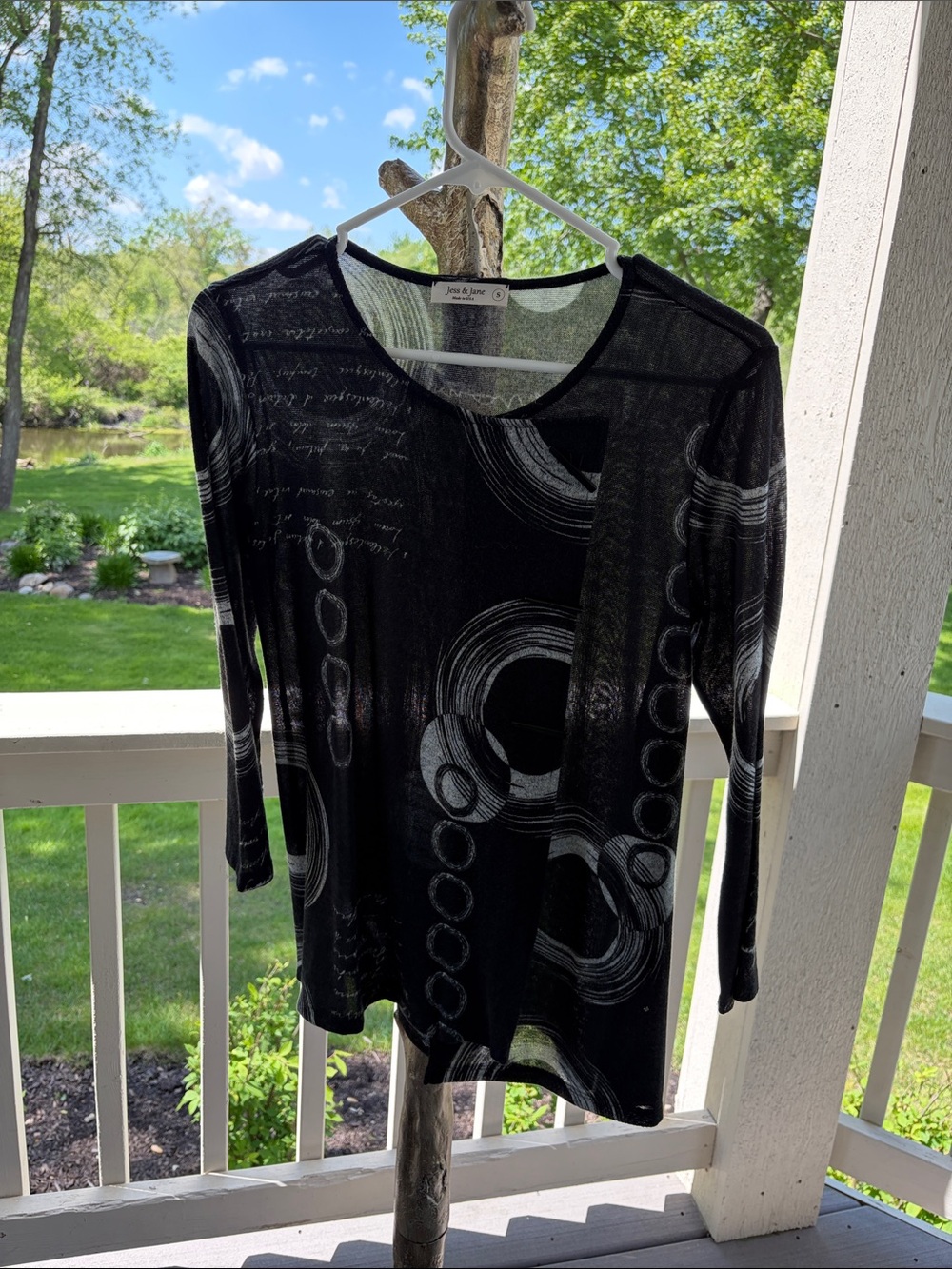 Women's Black Long-Sleeve Printed Tee by Jess & Jane size S